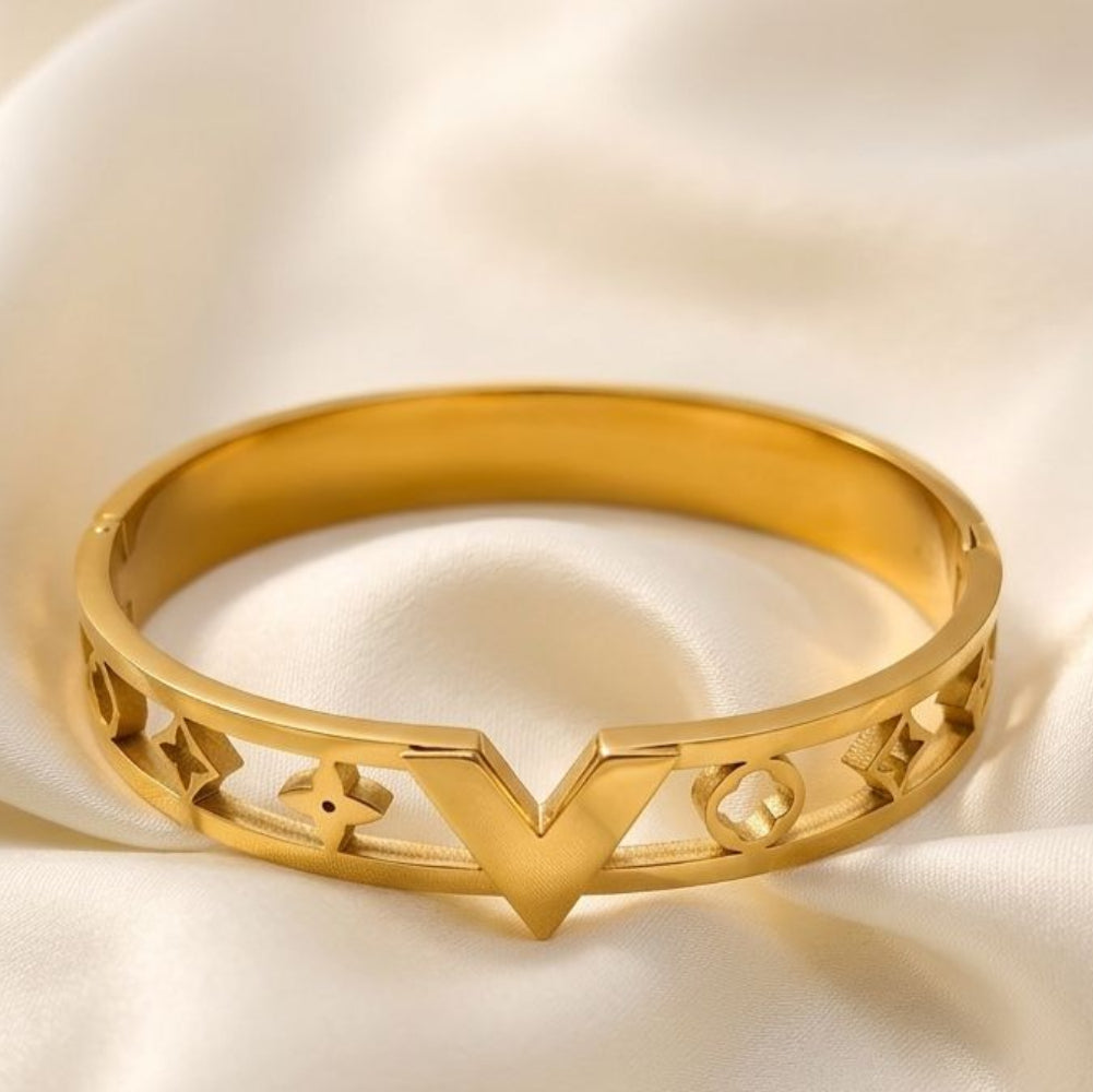 Monogram Flower Barcelet