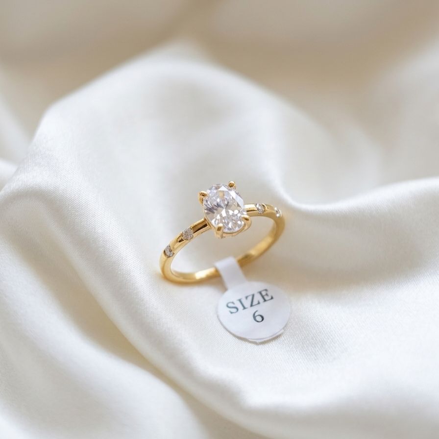 Oval cut Ring